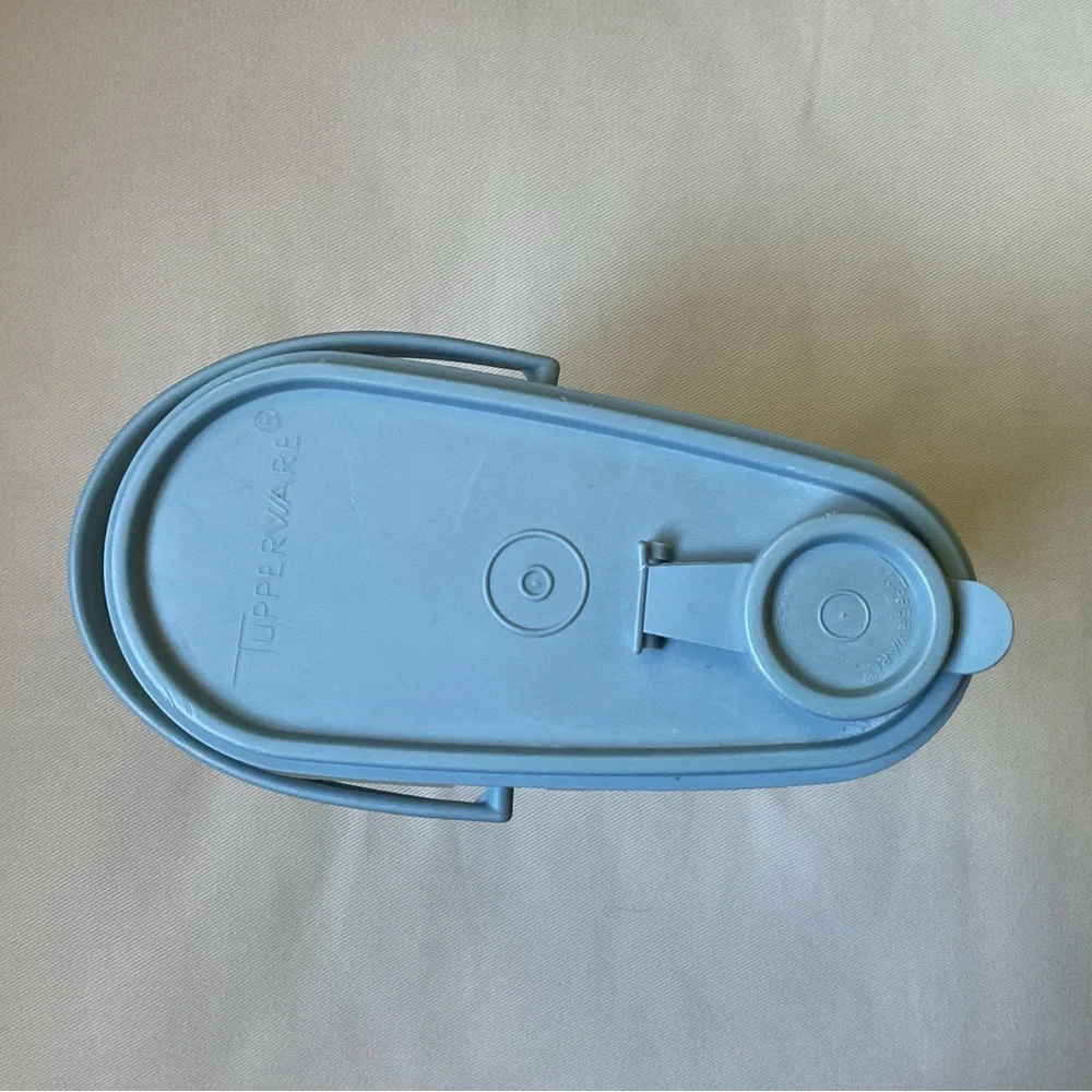 Tupperware Beverage Buddy 2 quart Blue Lid Juice Cocktail Container Vintage